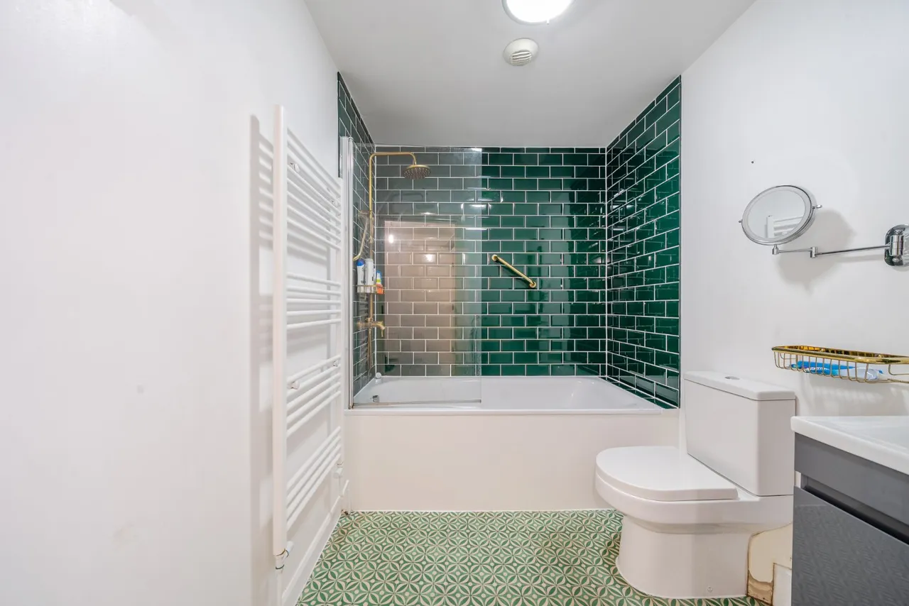 Shepherd's Bush Road, Hammersmith, W6, photo 13