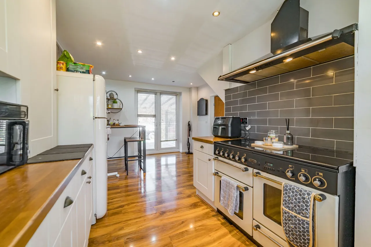 Atholl Drive, Heywood, photo 7