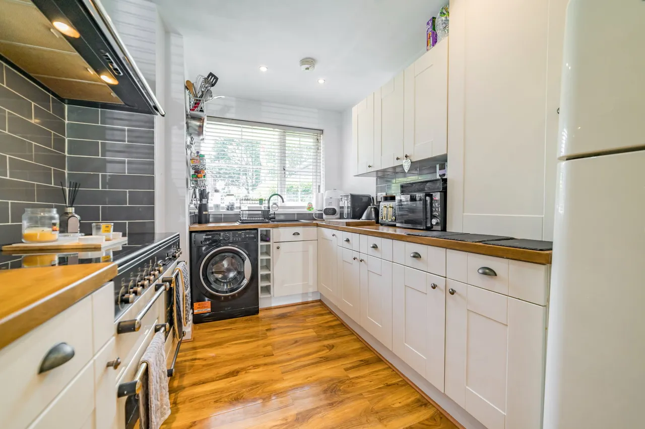 Atholl Drive, Heywood, photo 6