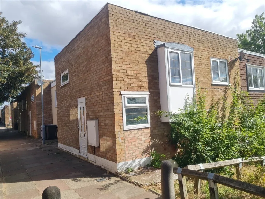 3 bed flat for sale, Copenhagen Close, Luton, LU3
