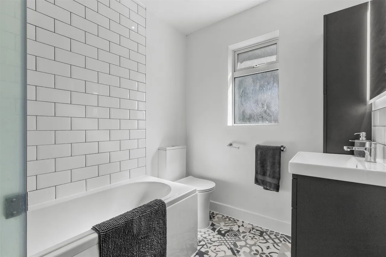 School Close, High Wycombe, HP13, photo 6
