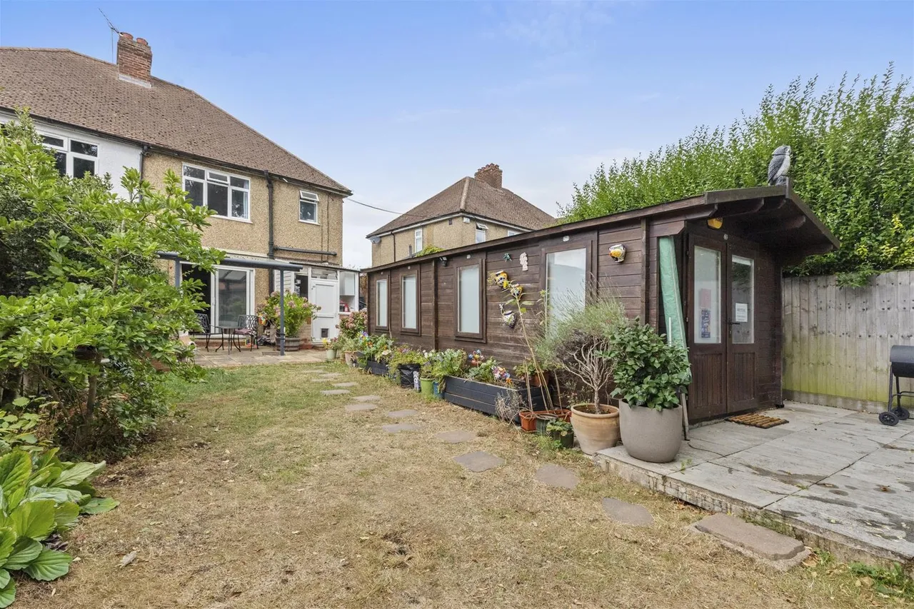School Close, High Wycombe, HP13, photo 2