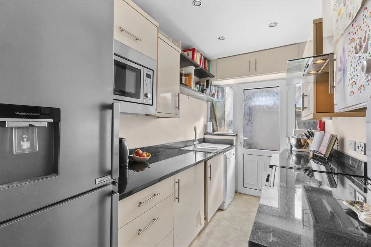 School Close, High Wycombe, HP13, photo 5