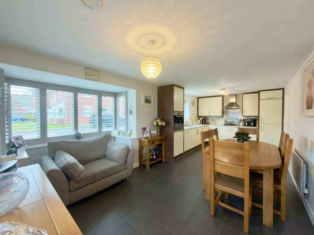 For SaleGrove Farm Drive, Adlington, photo 2