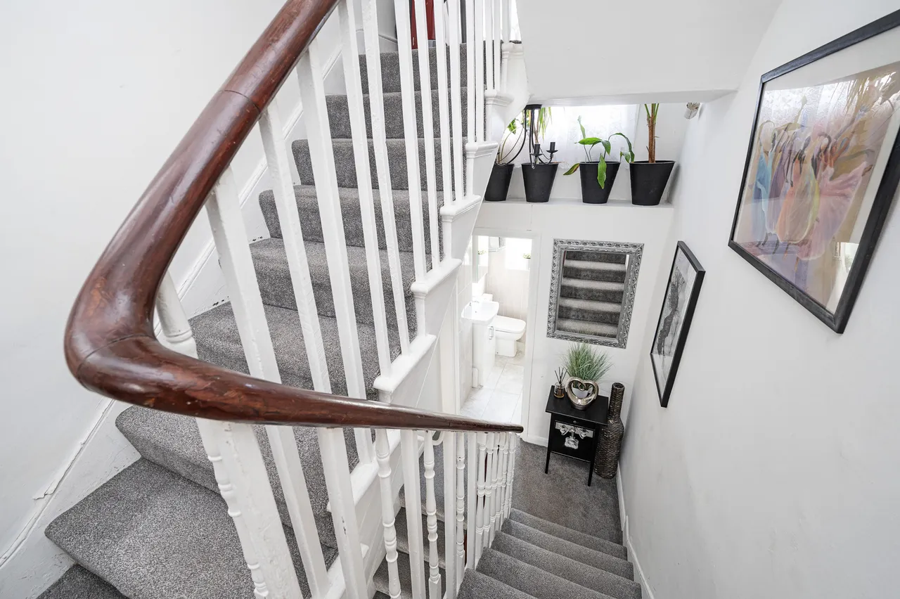 4 bed flat for sale — 40 St Marks Rise, London