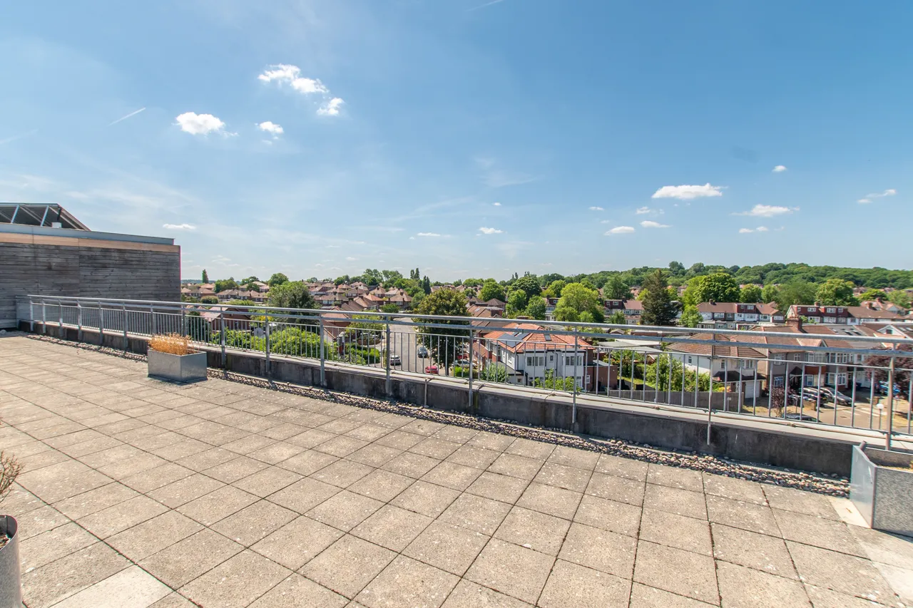 Flat 3, Bridgepoint House, Sudbury Heights Avenue, Greenford, photo 9
