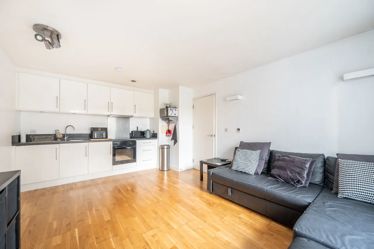 Flat 3, Bridgepoint House, Sudbury Heights Avenue, Greenford, photo 8