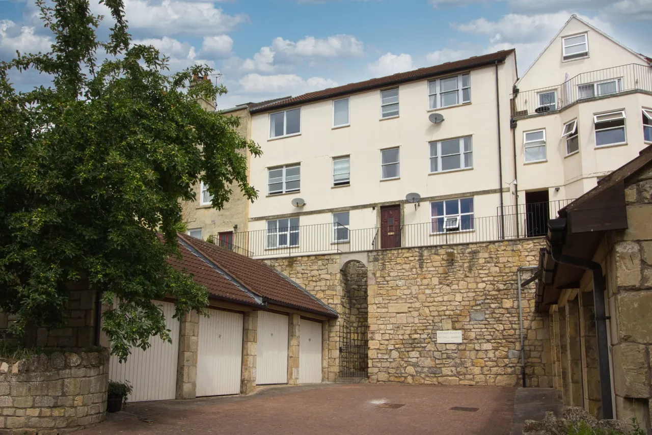 2 bed flat for sale, Chilton Road, Bath, BA1