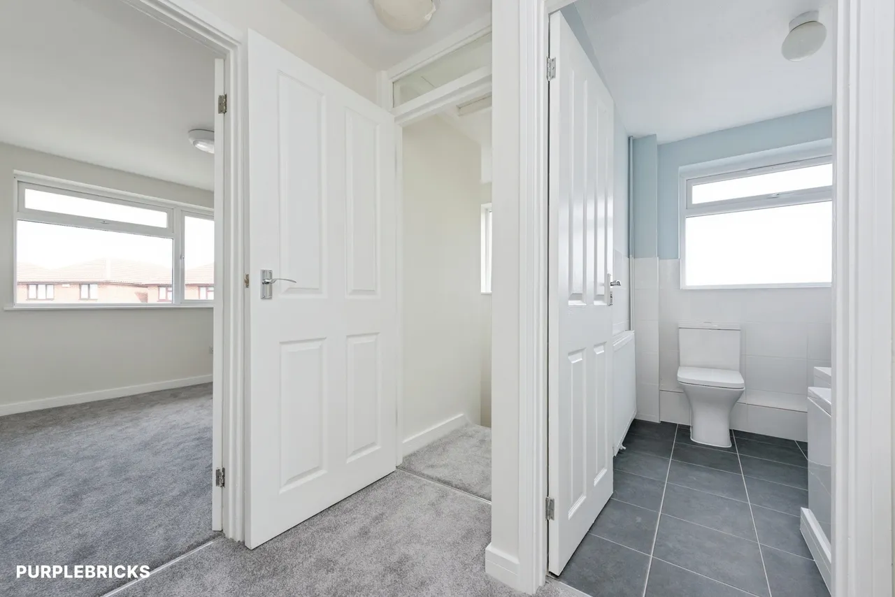 Peninsular Close, Feltham, TW14, photo 8