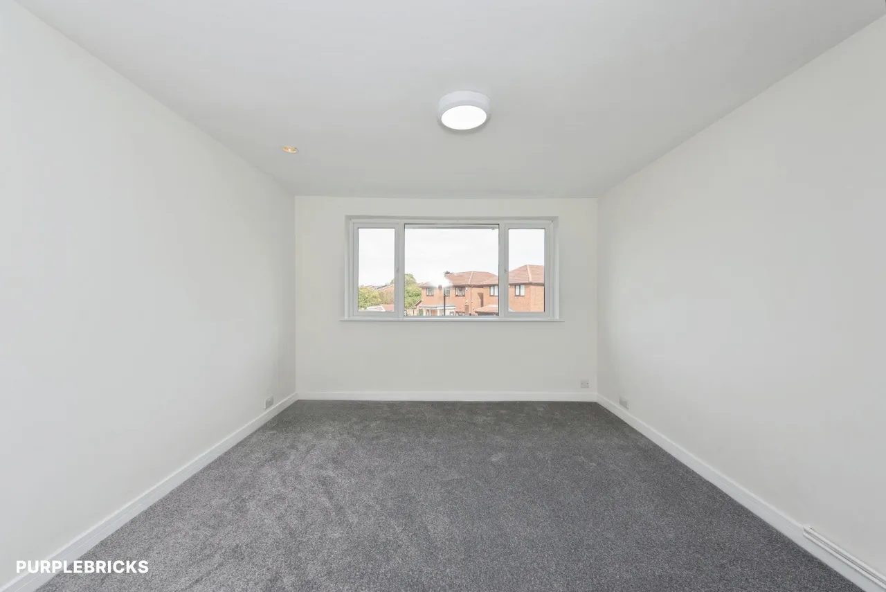 Peninsular Close, Feltham, TW14, photo 9
