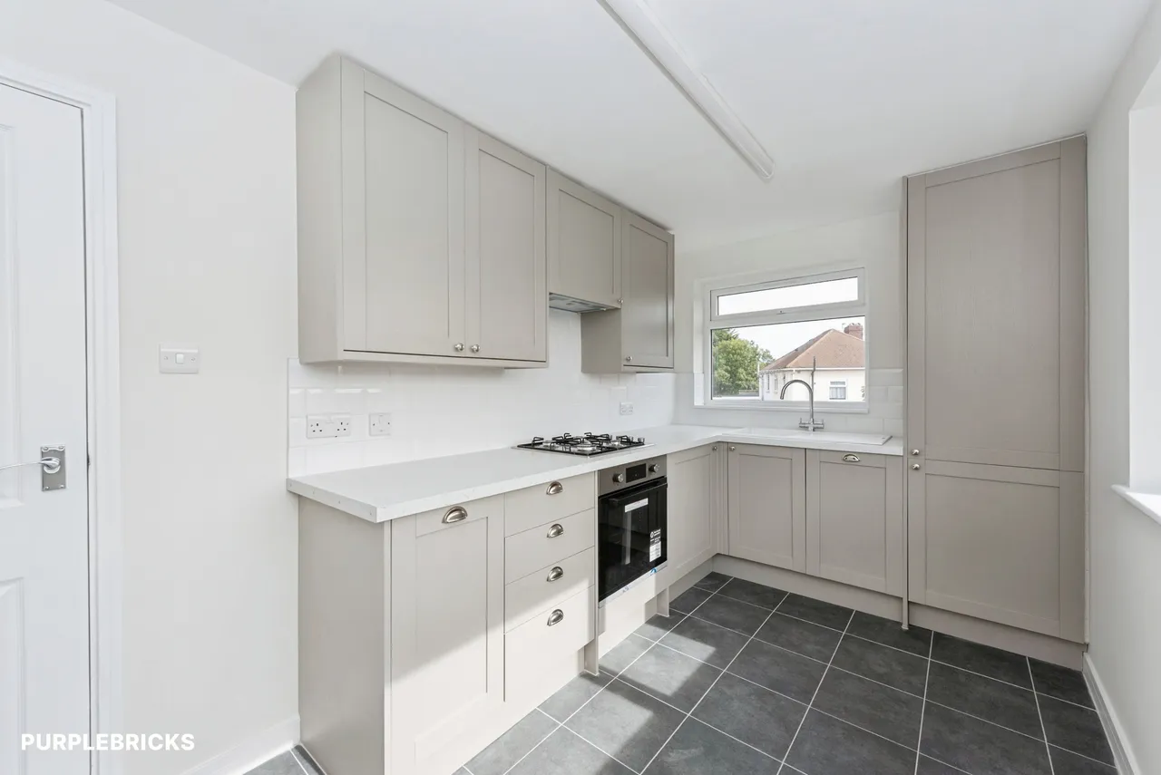 Peninsular Close, Feltham, TW14, photo 6