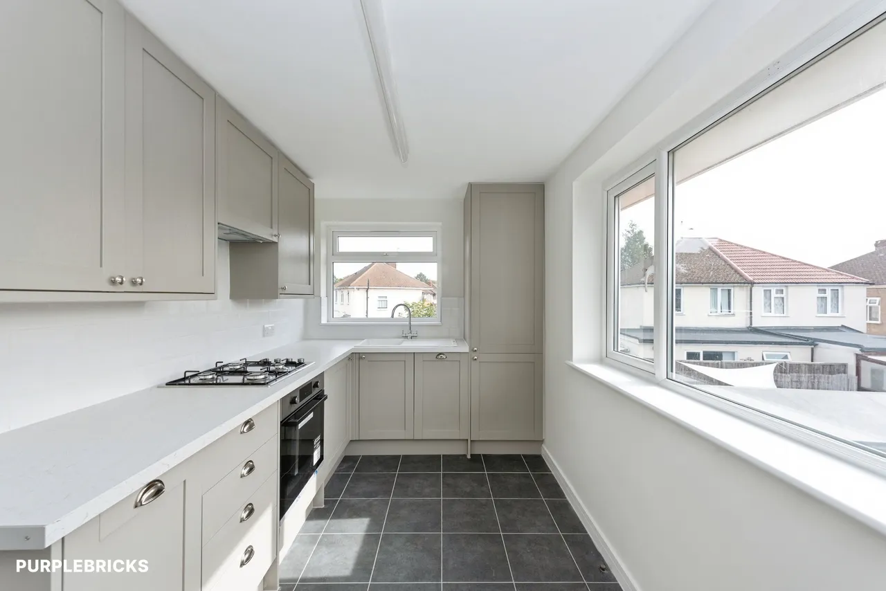Peninsular Close, Feltham, TW14, photo 5