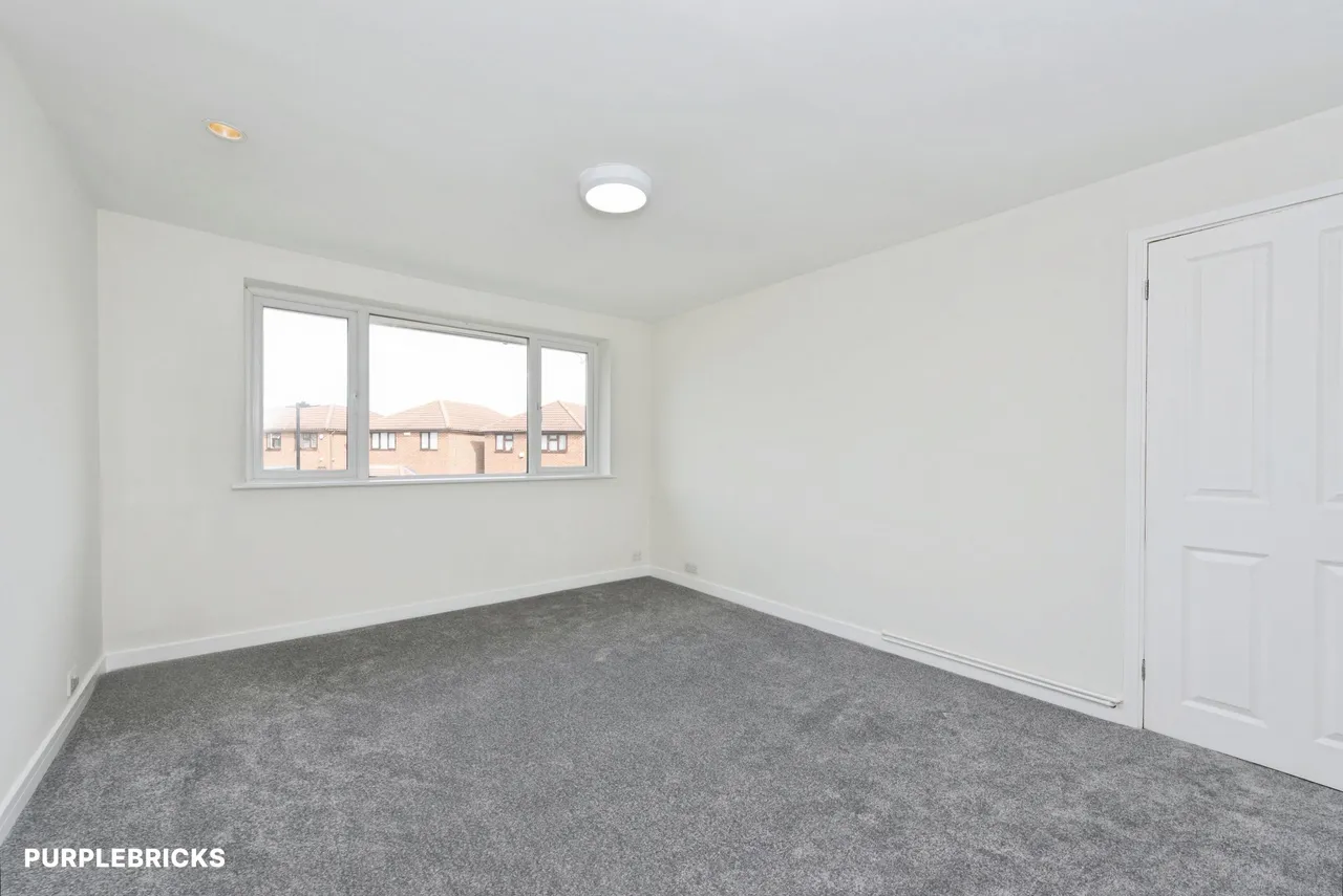 Peninsular Close, Feltham, TW14, photo 11