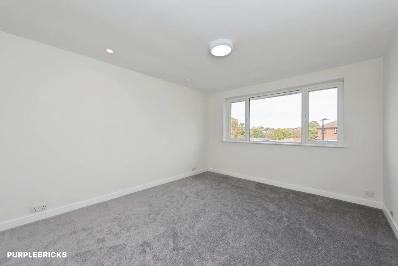Peninsular Close, Feltham, TW14, photo 10