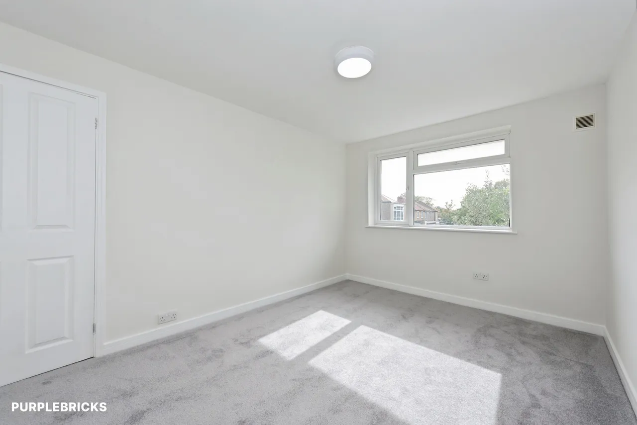 Peninsular Close, Feltham, TW14, photo 12
