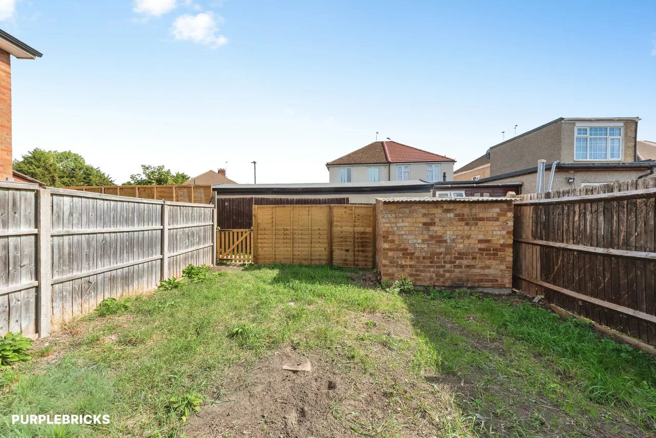 Peninsular Close, Feltham, TW14, photo 23
