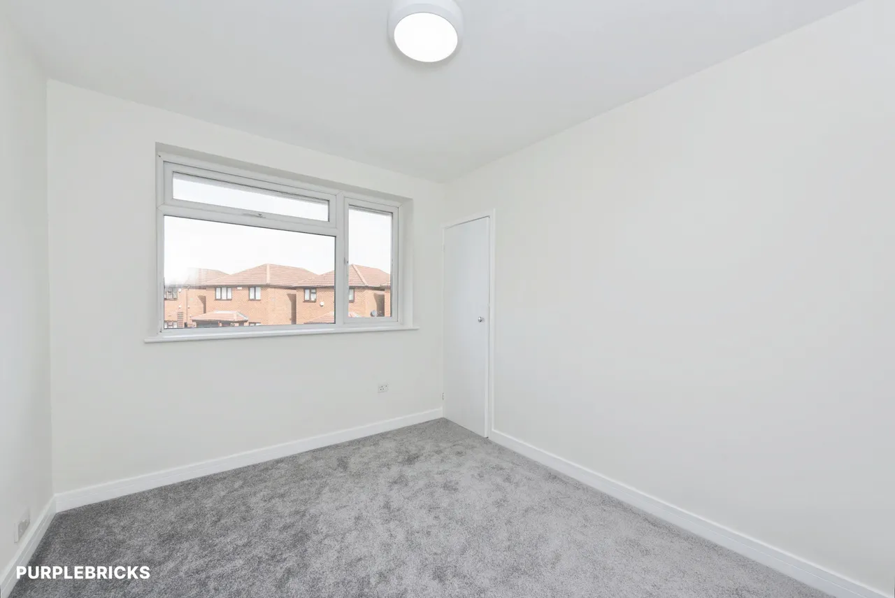 Peninsular Close, Feltham, TW14, photo 18