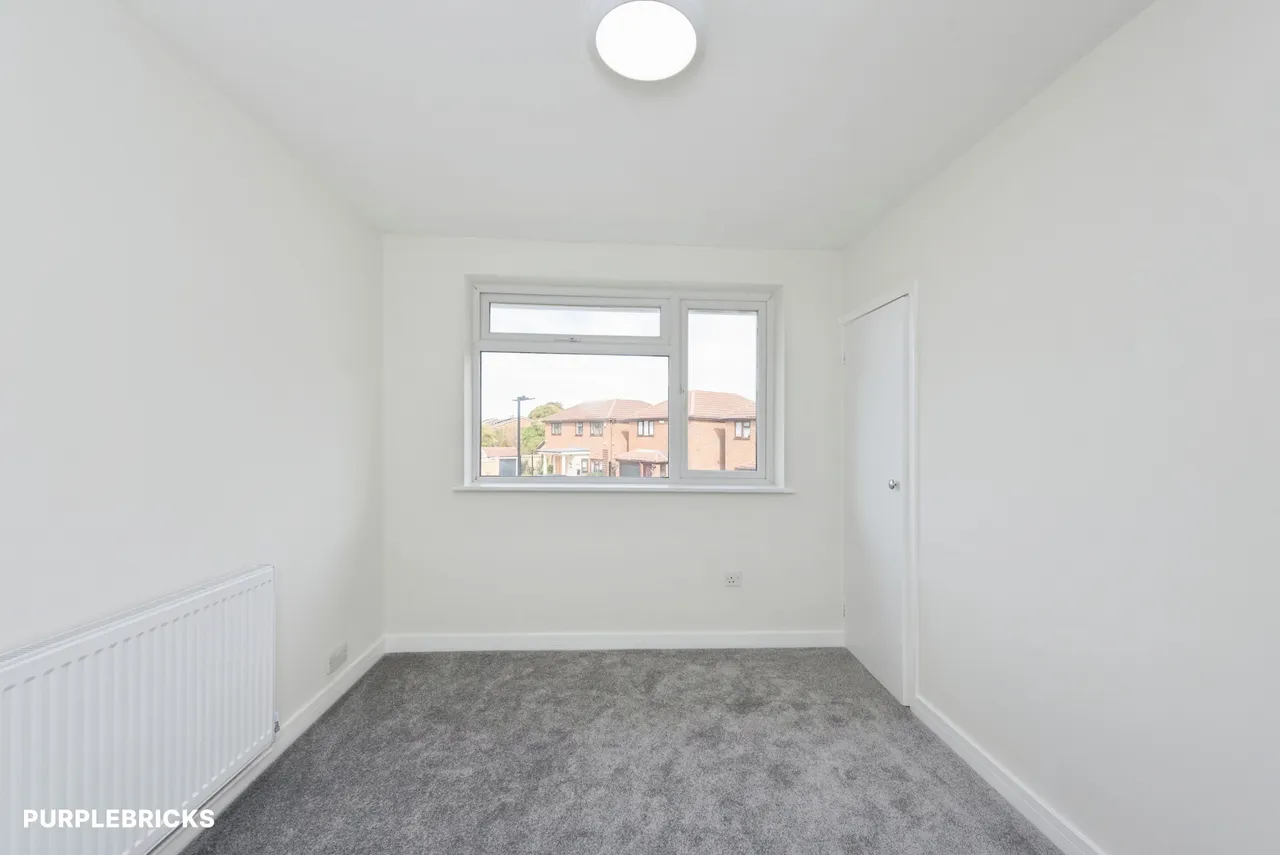 Peninsular Close, Feltham, TW14, photo 17