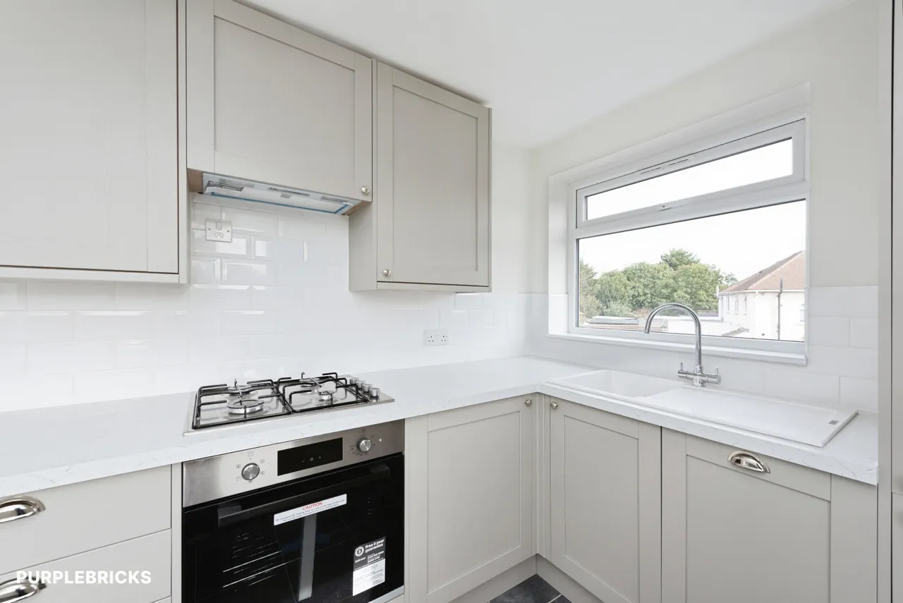 Peninsular Close, Feltham, TW14, photo 3
