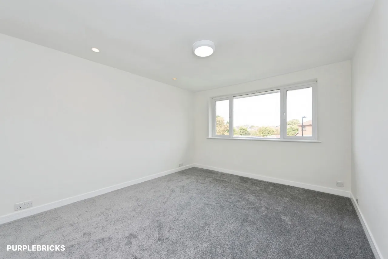 Peninsular Close, Feltham, TW14, photo 13