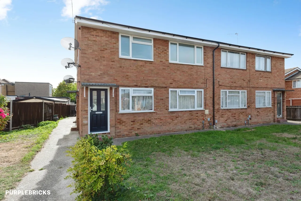 Peninsular Close, Feltham, TW14, photo 19