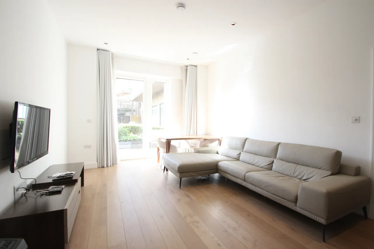 Kew Bridge Road, Brentford, TW8, photo 3