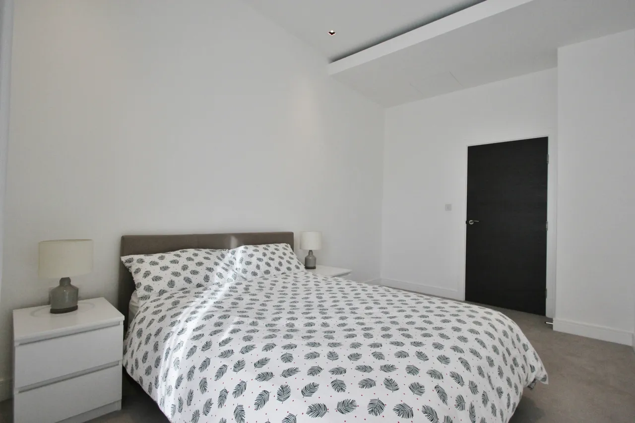 Kew Bridge Road, Brentford, TW8, photo 16