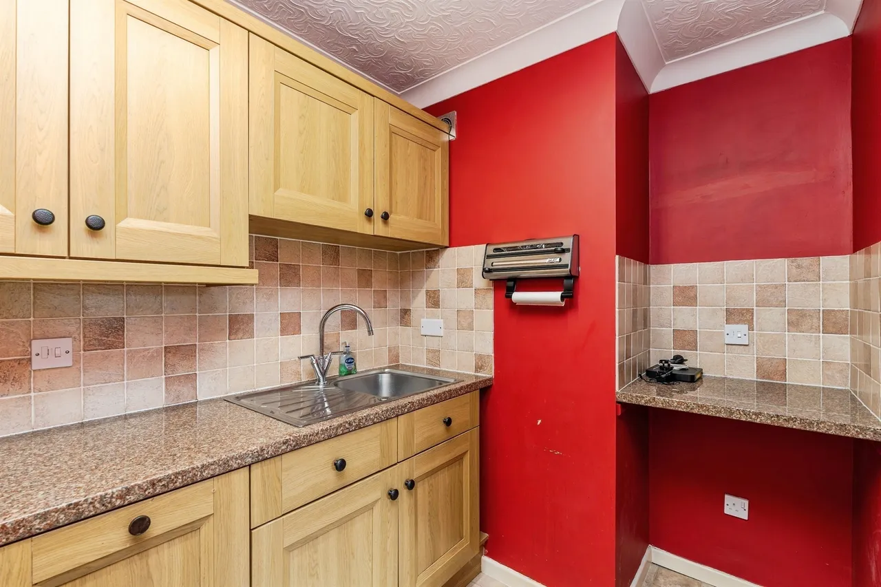 The Crescent, Eastleigh, SO50, photo 3