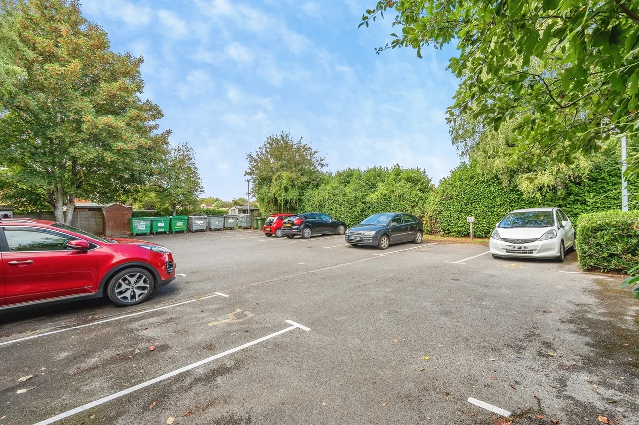 The Crescent, Eastleigh, SO50, photo 13