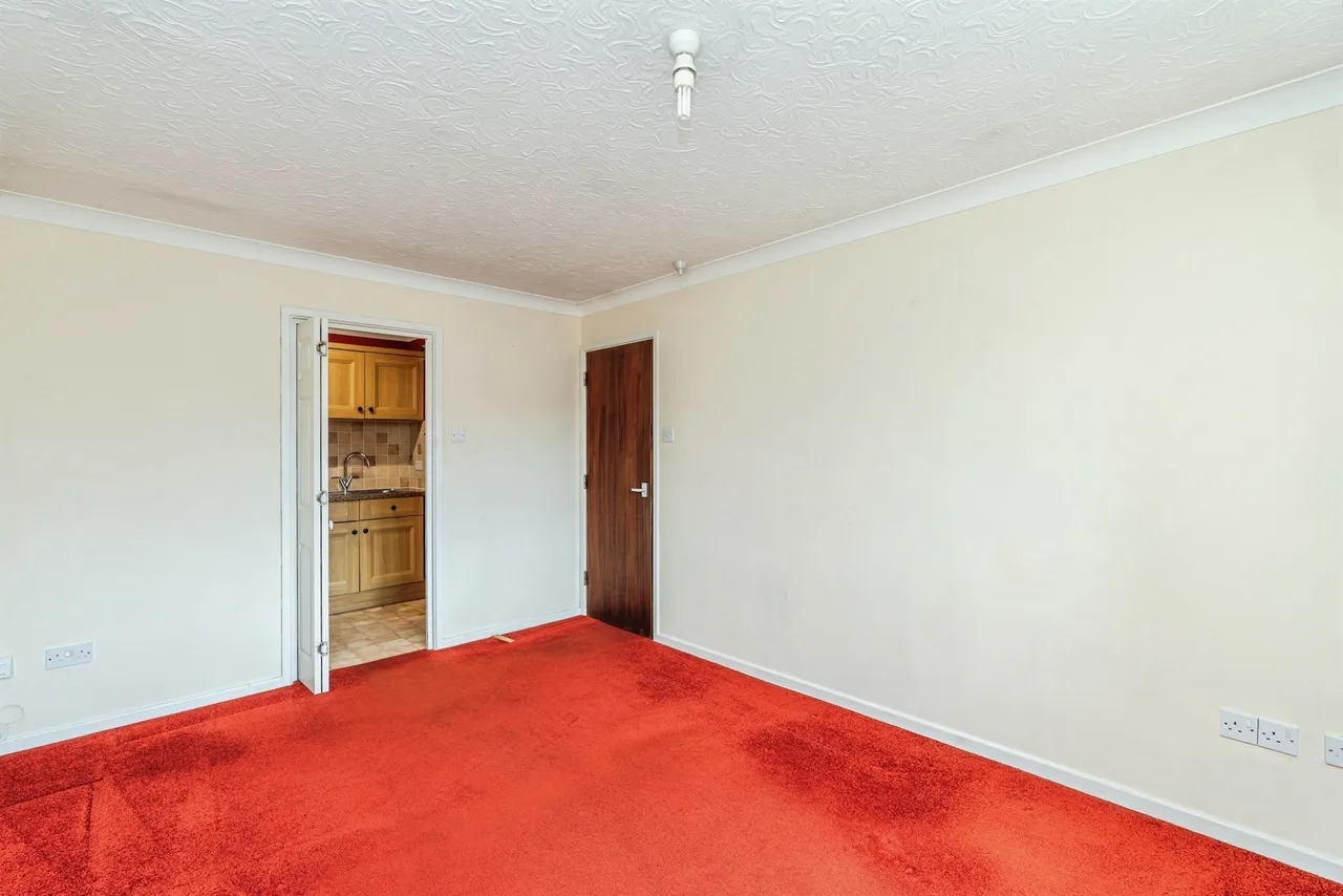 The Crescent, Eastleigh, SO50, photo 4