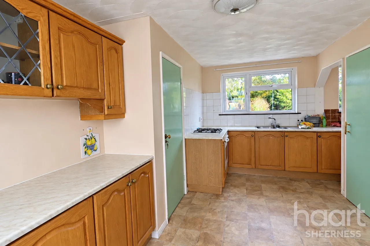 Marshall Crescent, Queenborough, ME11, photo 2
