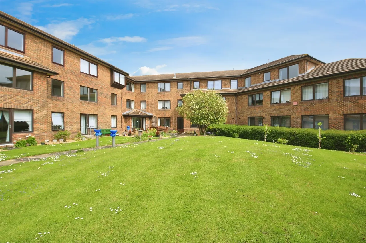 1 bed flat for sale — Homenene House, Orton Goldhay, Peterborough