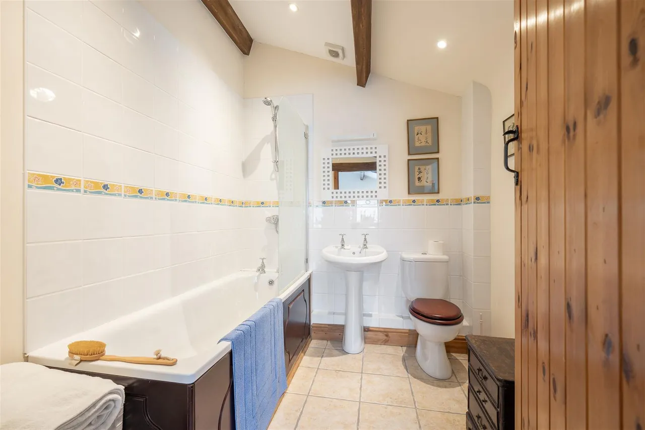 Hydes Lane, Cold Ashton, SN14, photo 22