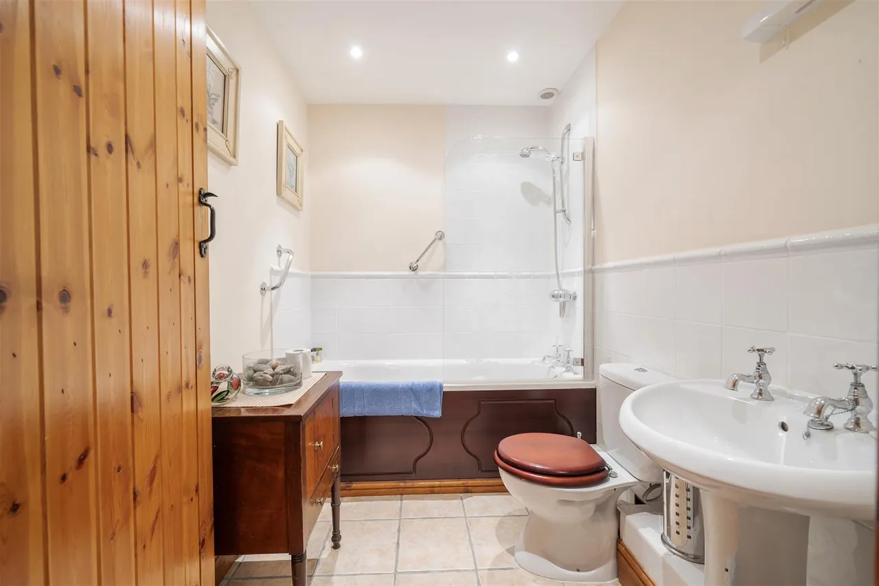 Hydes Lane, Cold Ashton, SN14, photo 20