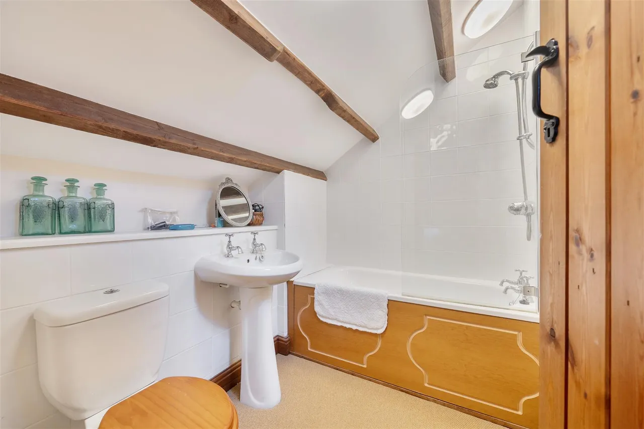 Hydes Lane, Cold Ashton, SN14, photo 18