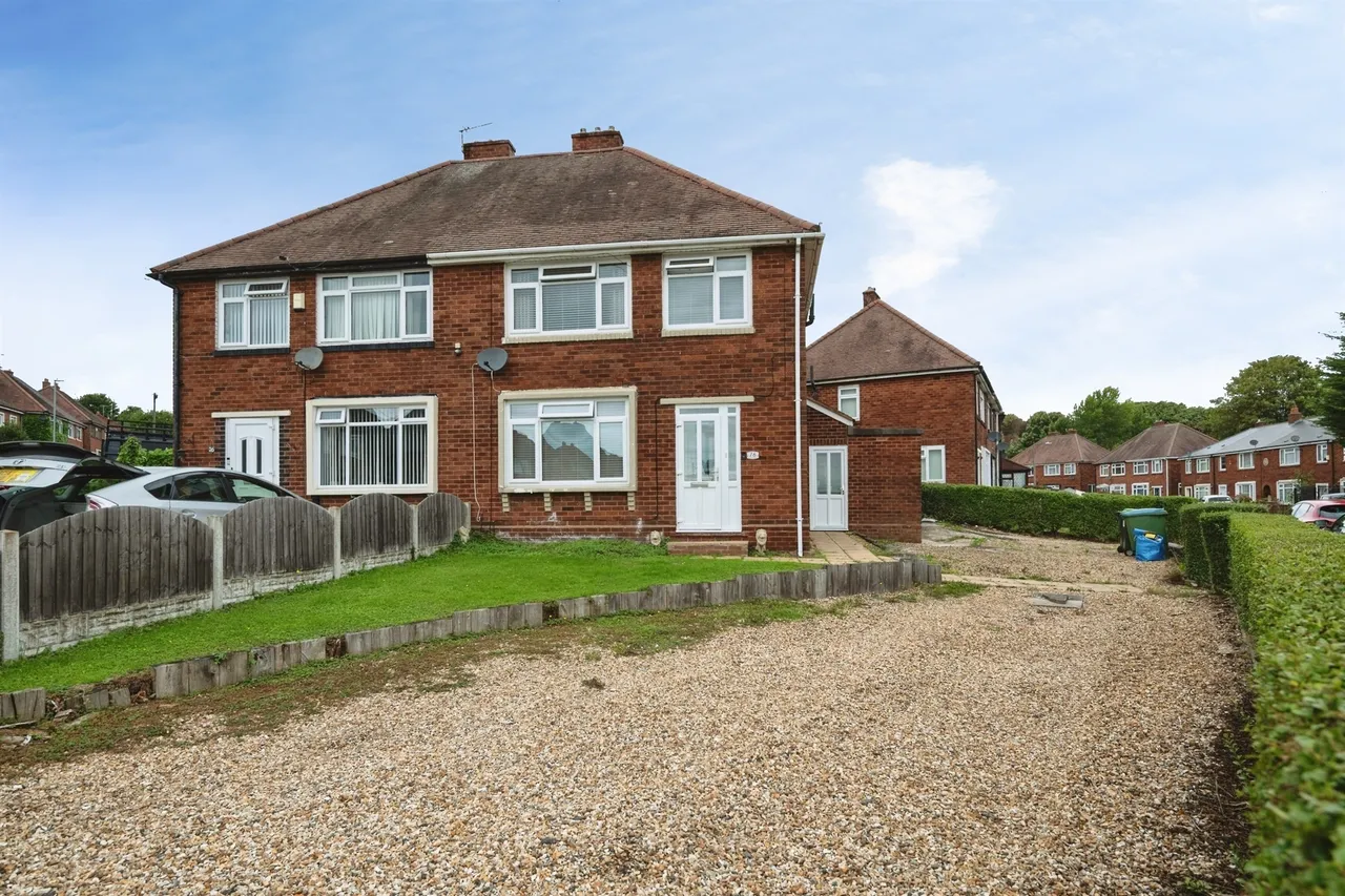 3 bed house for sale — Ivy House Road, Oldbury