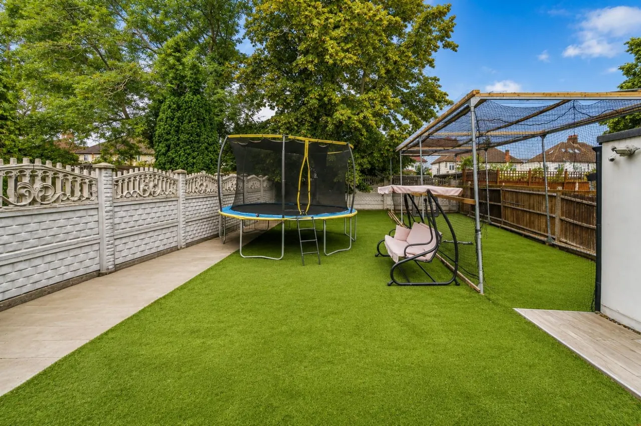 Purbeck Avenue, New Malden, photo 2