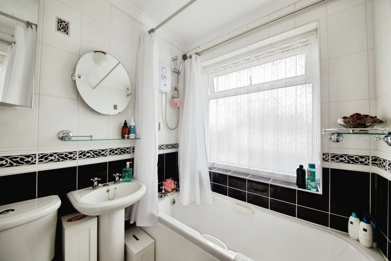 Barton Avenue, Romford, RM7, photo 8
