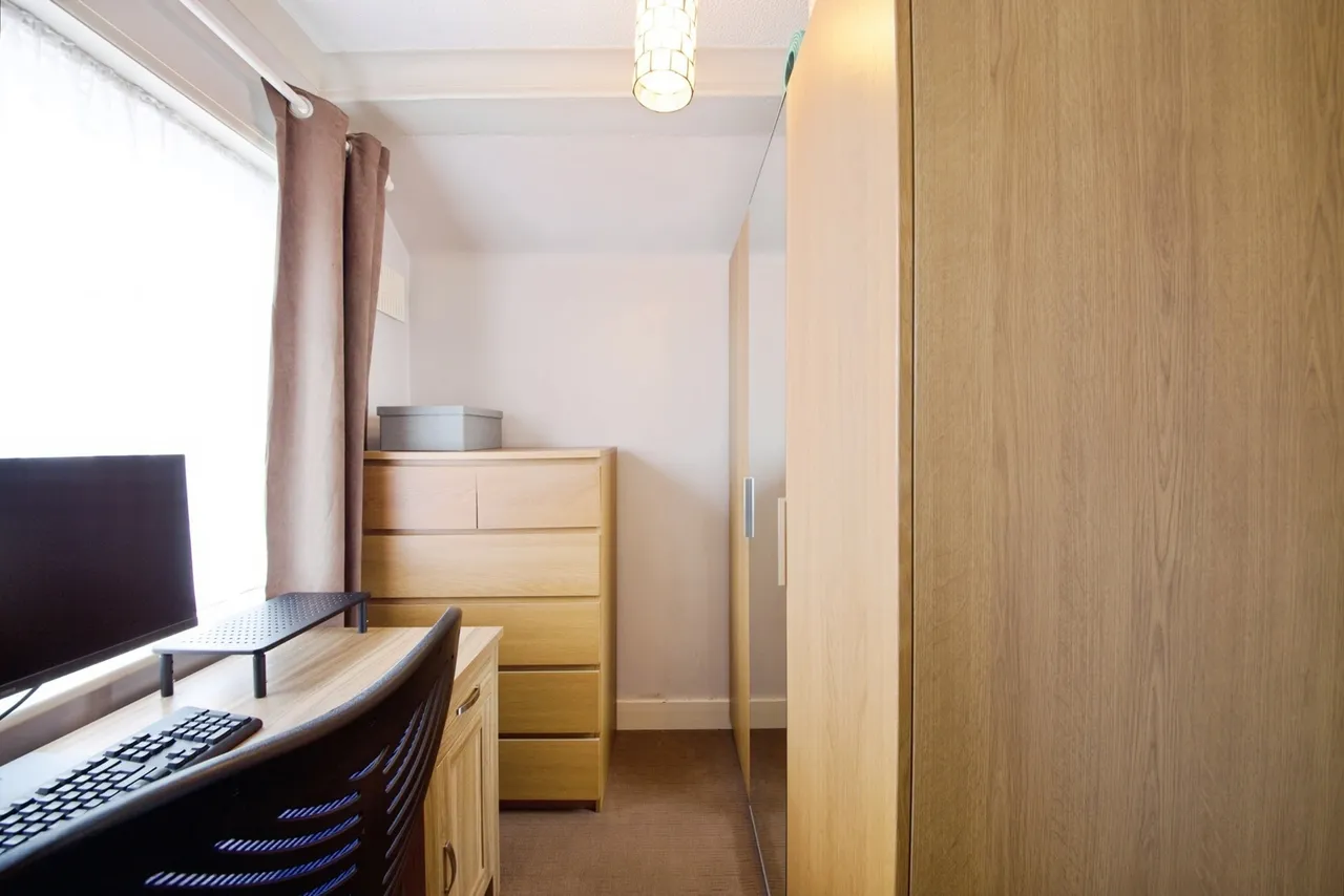 Barton Avenue, Romford, RM7, photo 11