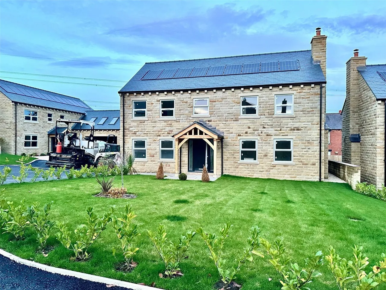 Leeds Road, Howden Clough, WF17, photo 4