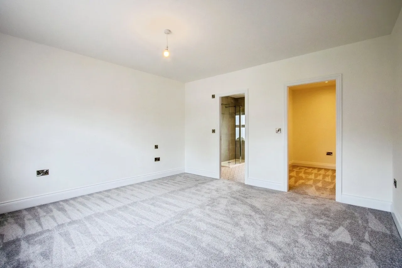 Leeds Road, Howden Clough, WF17, photo 10