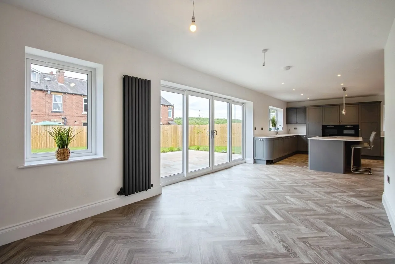 Leeds Road, Howden Clough, WF17, photo 5