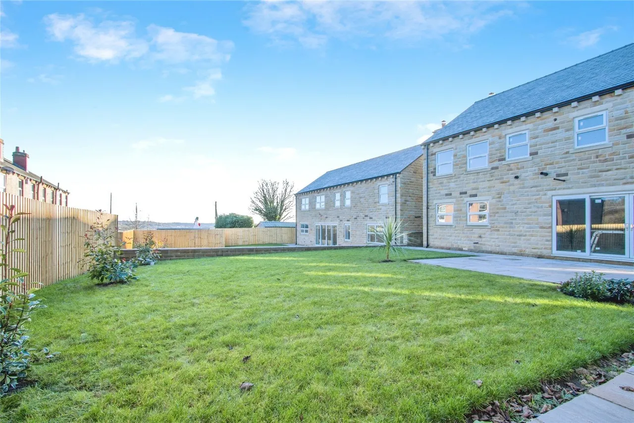 Leeds Road, Howden Clough, WF17, photo 7