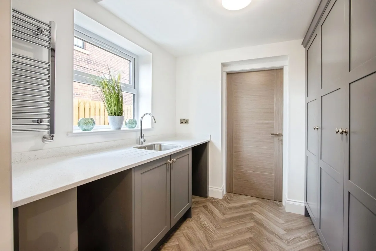Leeds Road, Howden Clough, WF17, photo 8