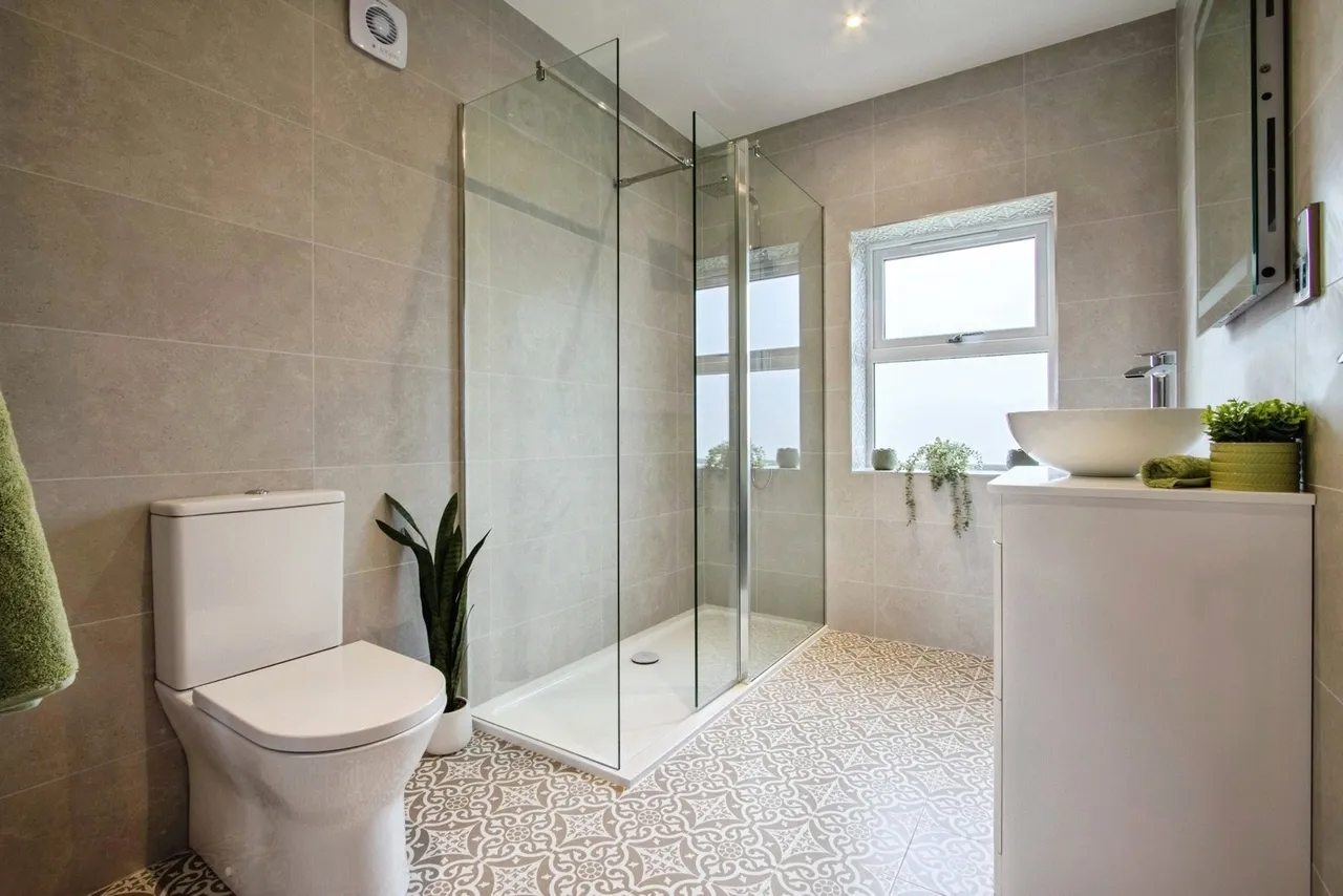 Leeds Road, Howden Clough, WF17, photo 11