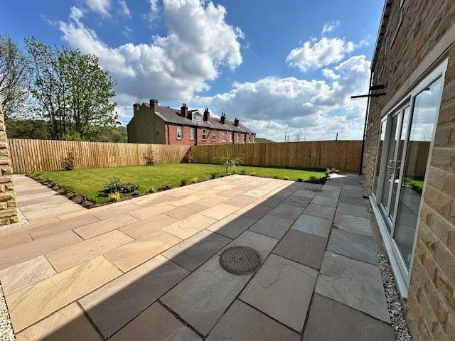 Leeds Road, Howden Clough, WF17, photo 6