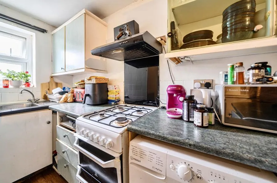 High Road, Leyton, E10, photo 12
