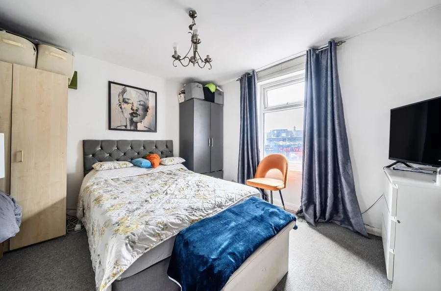 High Road, Leyton, E10, photo 13
