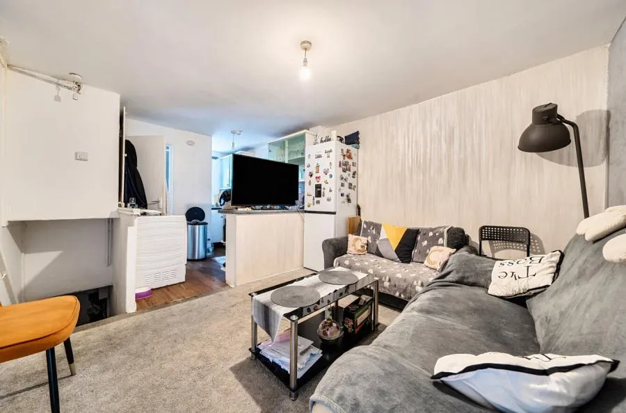 High Road, Leyton, E10, photo 11