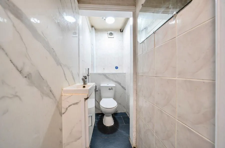 High Road, Leyton, E10, photo 9